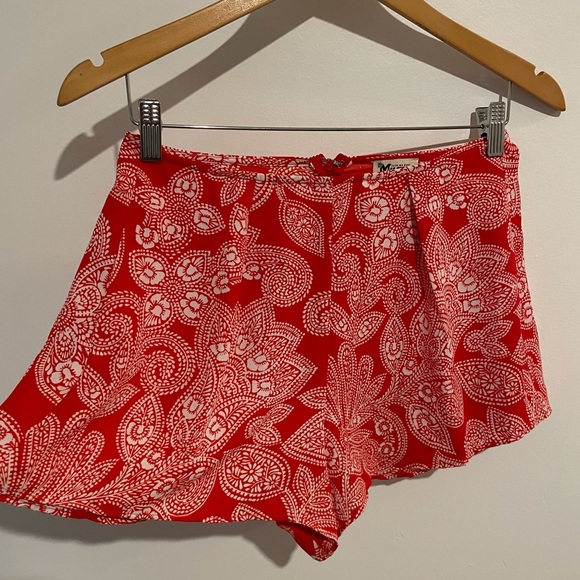 Show Me Your MuMu Red Paisley Sawyer Shorts Small - Picture 3 of 8